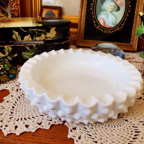 Fenton Art Milk Glass - Picture 1 of 3